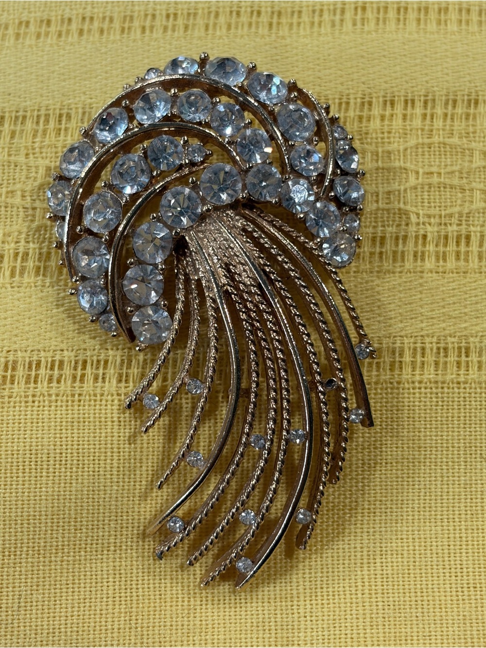 ✨ SIGNED Lisner Clear Rhinestone Waterfall Spray Brooch Pin ✨